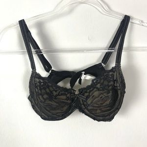 Chantelle Lace 32C Bra